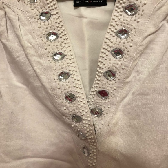 NY&Co White sheath dress with jeweled neckline - Picture 4 of 5